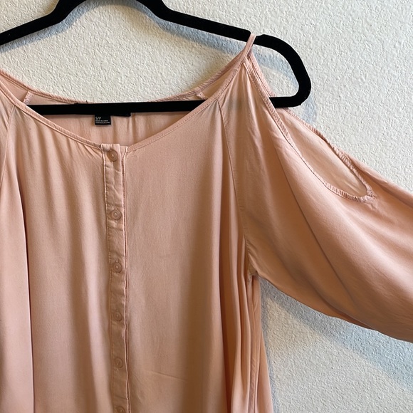 Cold shoulder top - Picture 2 of 5